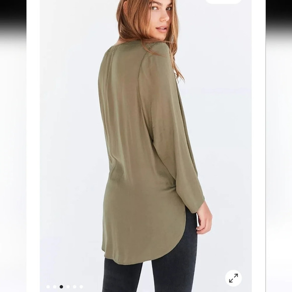 Urban Outfitters Silence and Noise Satin Two Tone Green Plunging Draped Blouse M - Picture 2 of 16